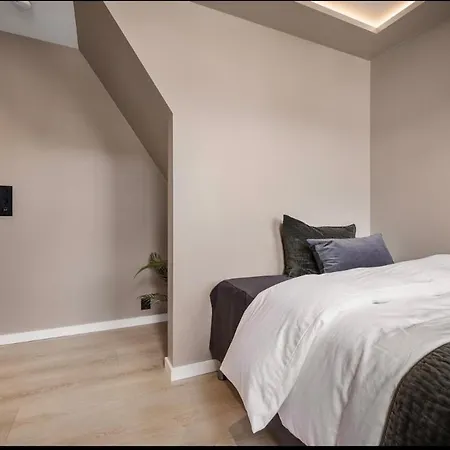 2 Story Modern * Bergen