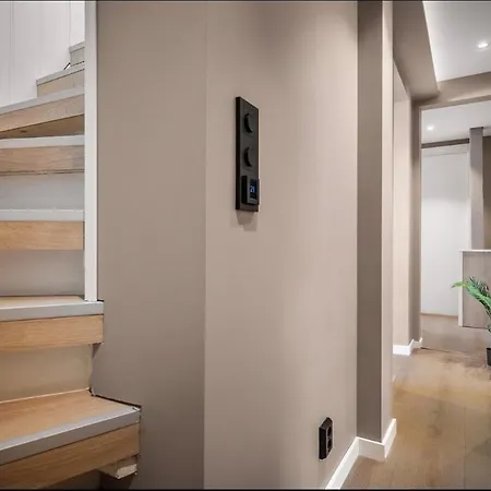 2 Story Modern Lejlighed *